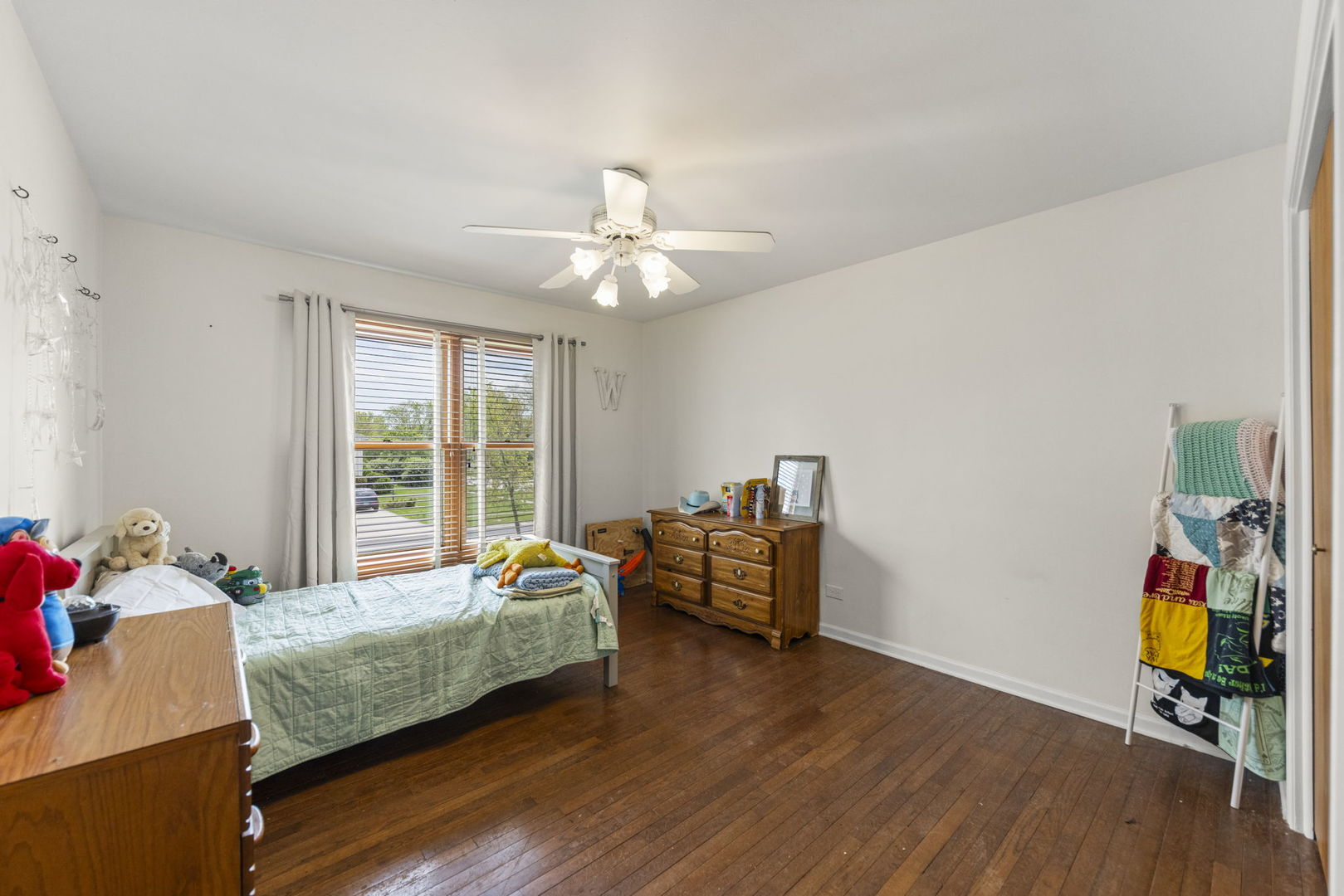 22-w054 Taylor Road Glen Ellyn, IL 60137 - Photo 9 of 20 Gallery Image 9