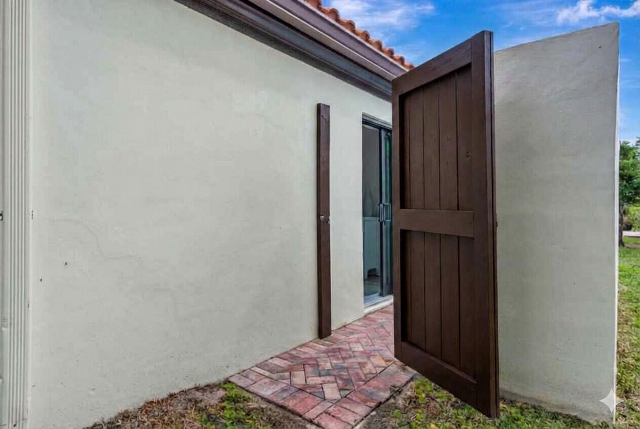 1472 Via Cameron Jupiter, FL 33477 - Photo 21 of 41 Post beach rinse!