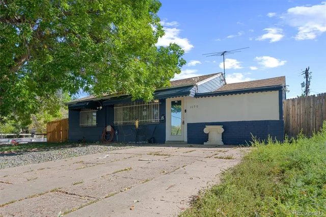 $320,000 | 1090 Hanover Street, Aurora, CO 80010