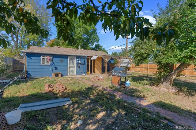 $320,000 | 1090 Hanover Street, Aurora, CO 80010