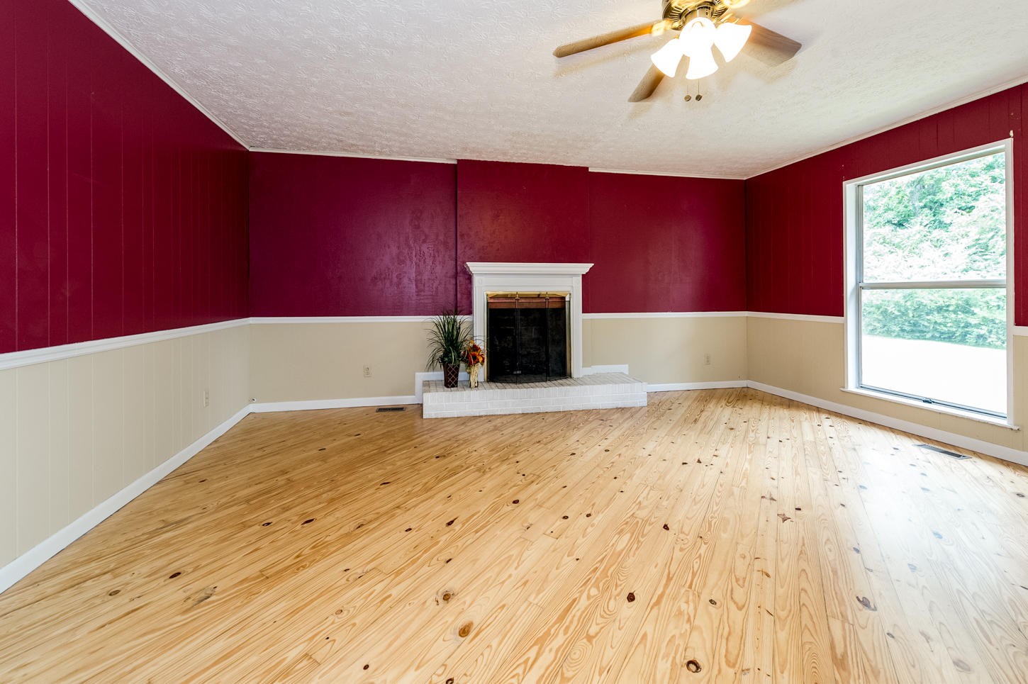 896 East Wolf Valley Road Heiskell, TN 37754 - Photo 6 of 22 a view of an empty room with a window