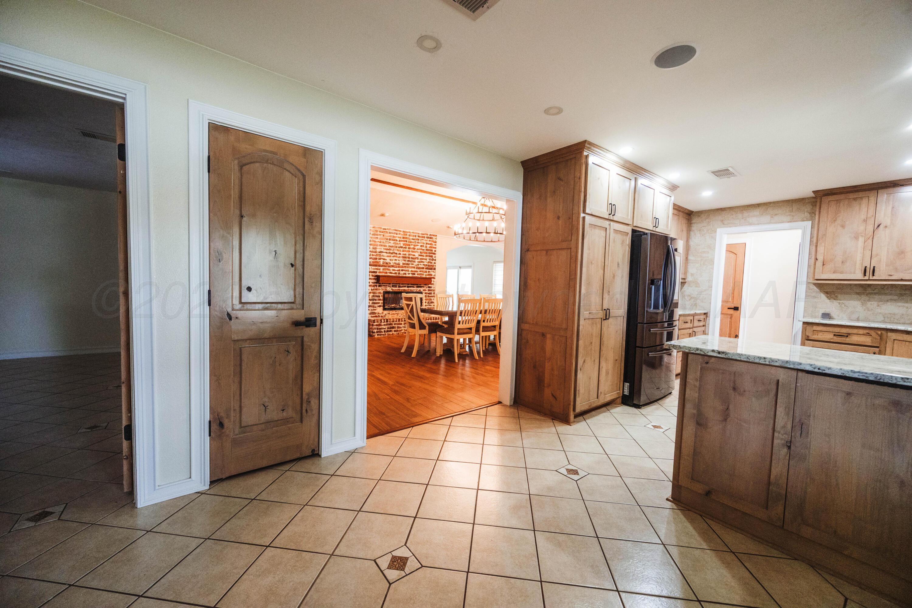 2009 Southwest 19th Avenue Perryton, TX 79070 - Photo 14 of 49 Kitchen viedw