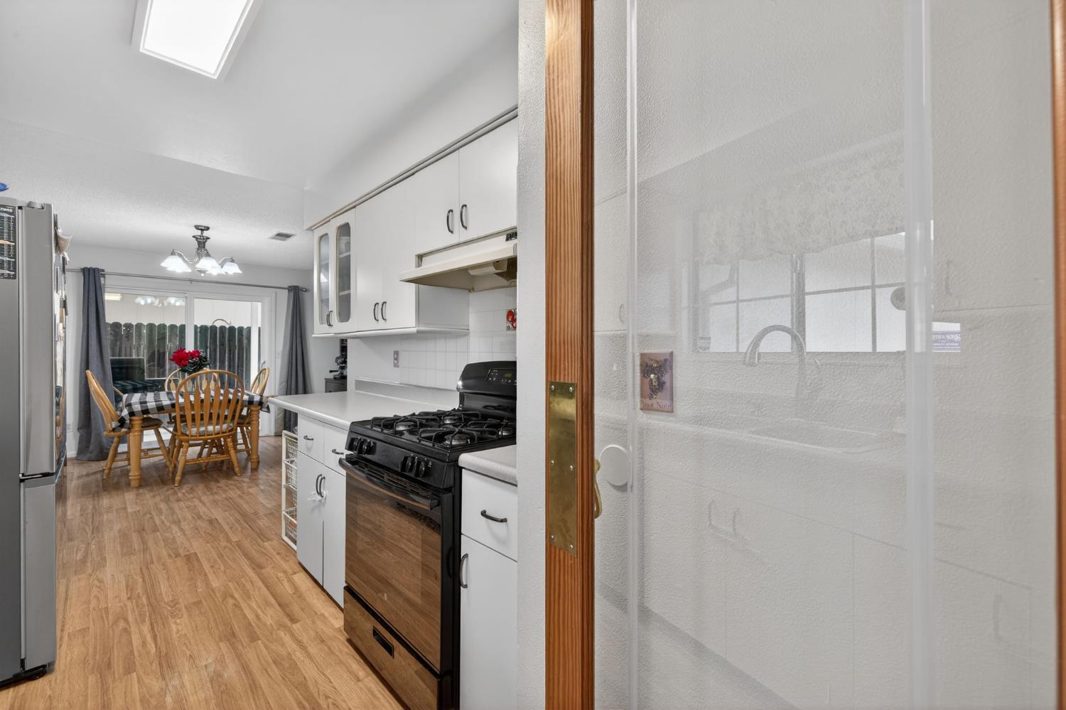 6816 Tareyton Way Citrus Heights, CA 95621 - Photo 19 of 46 a kitchen with granite countertop a stove and a refrigerator