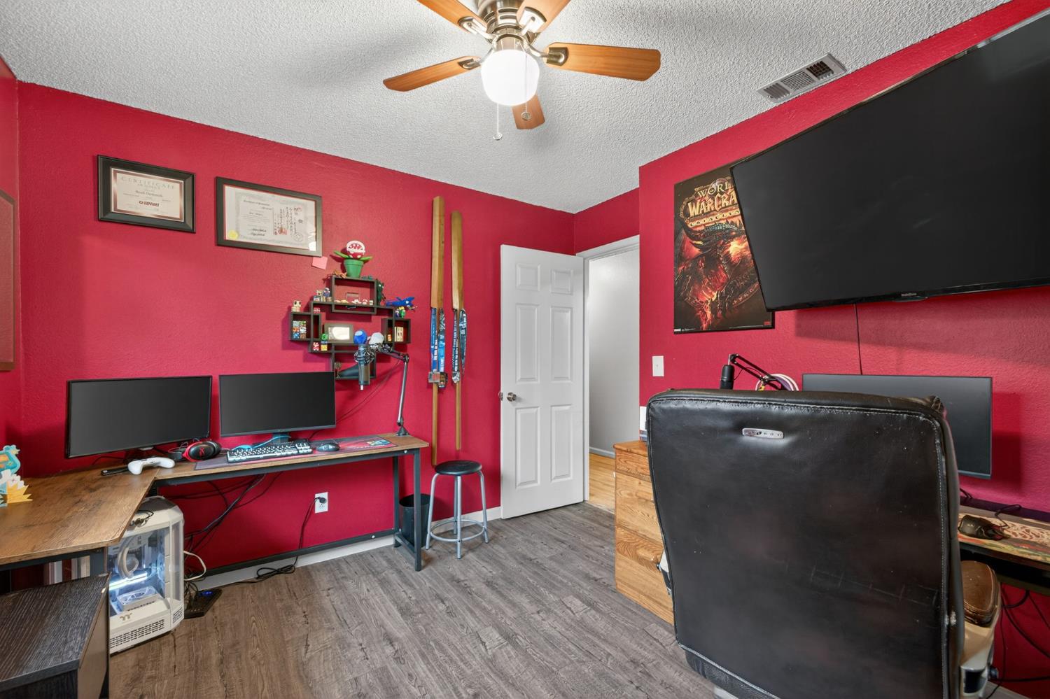 6816 Tareyton Way Citrus Heights, CA 95621 - Photo 21 of 46 a bedroom with a bed and a flat screen tv