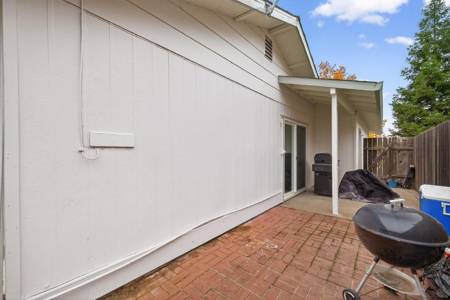 6816 Tareyton Way Citrus Heights, CA 95621 - Photo 34 of 46 a view of a room with chair and tables
