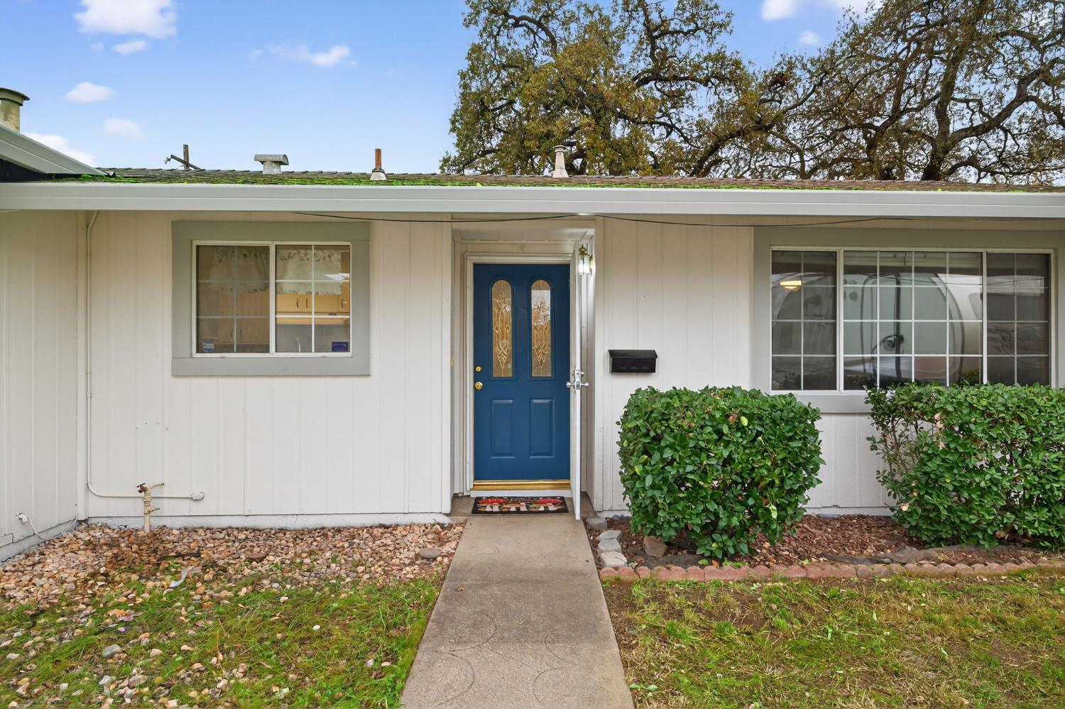 6816 Tareyton Way Citrus Heights, CA 95621 - Photo 38 of 46 front view of a house