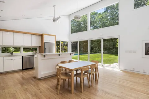 $2,295,000 | 3 Whale Rock Lane, East Hampton, NY 11937