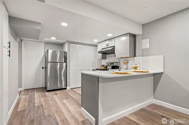 $690,000 | 842 South 143rd Place, Burien, WA 98168