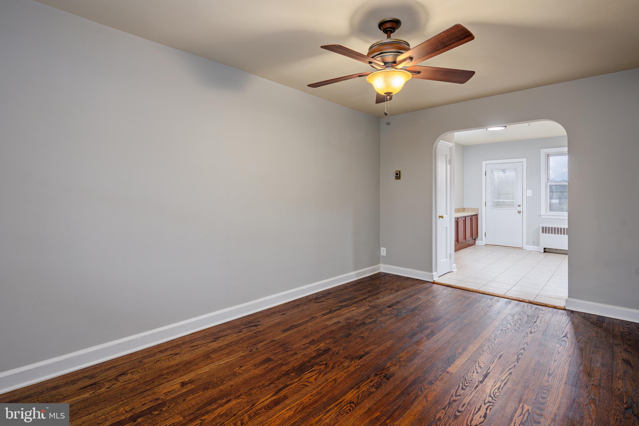 3559 Benzinger Road Baltimore, MD 21229 - Photo 4 of 32 Gallery Image 4