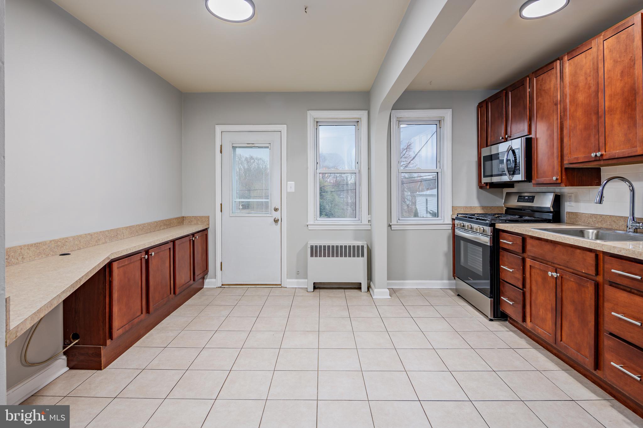 3559 Benzinger Road Baltimore, MD 21229 - Photo 7 of 32 Gallery Image 7