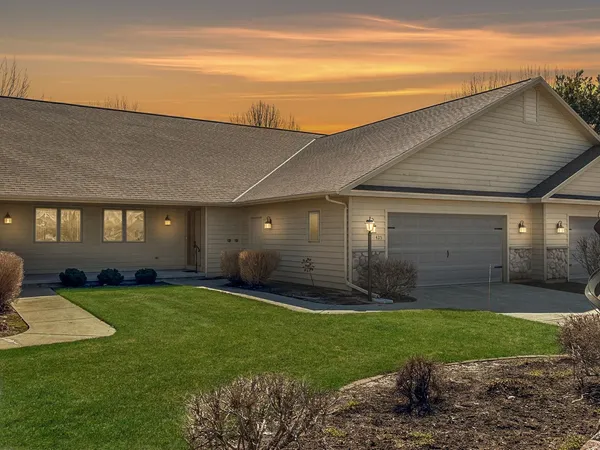 $314,900 | 425 Brookview Drive, Luxemburg, WI 54217