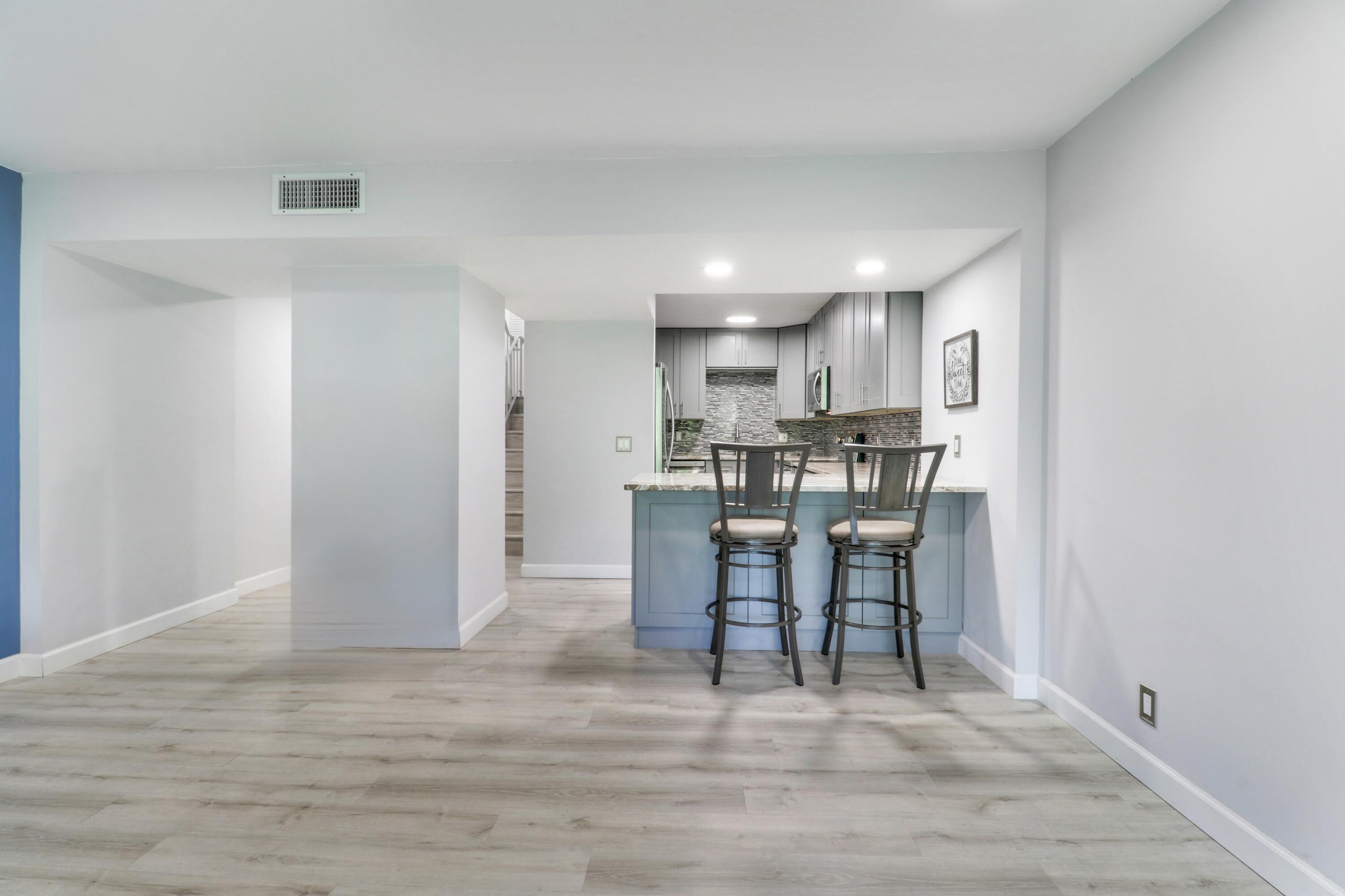 384 Golfview Road, Unit D North Palm Beach, FL 33408 - Photo 9 of 52 Kithen/Dining