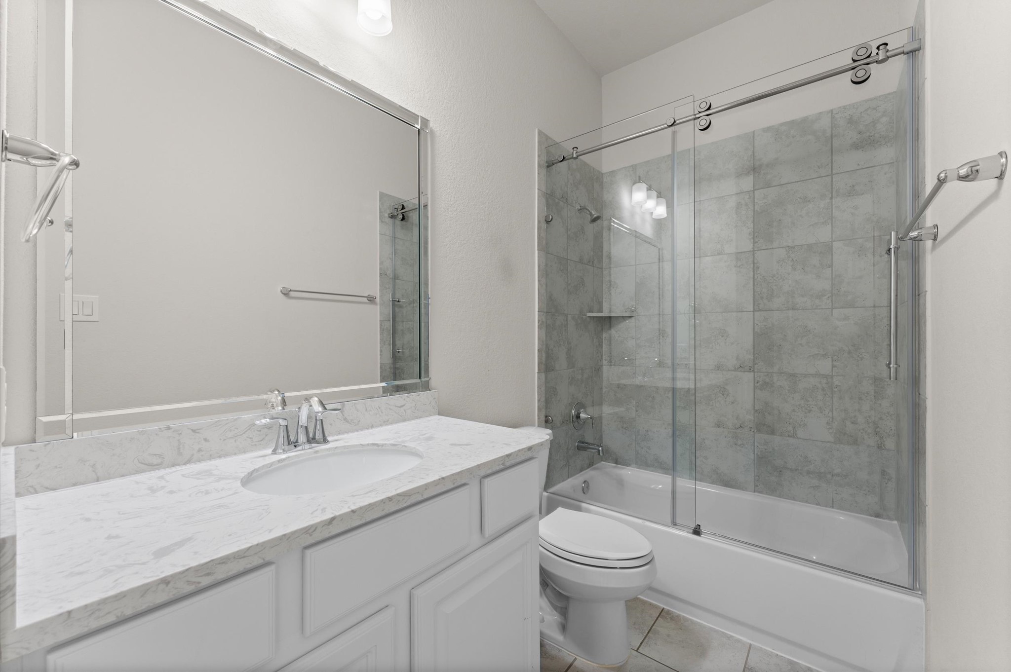 10106 Blythe Street Rosharon, TX 77583 - Photo 27 of 46 First floor guest bathroom