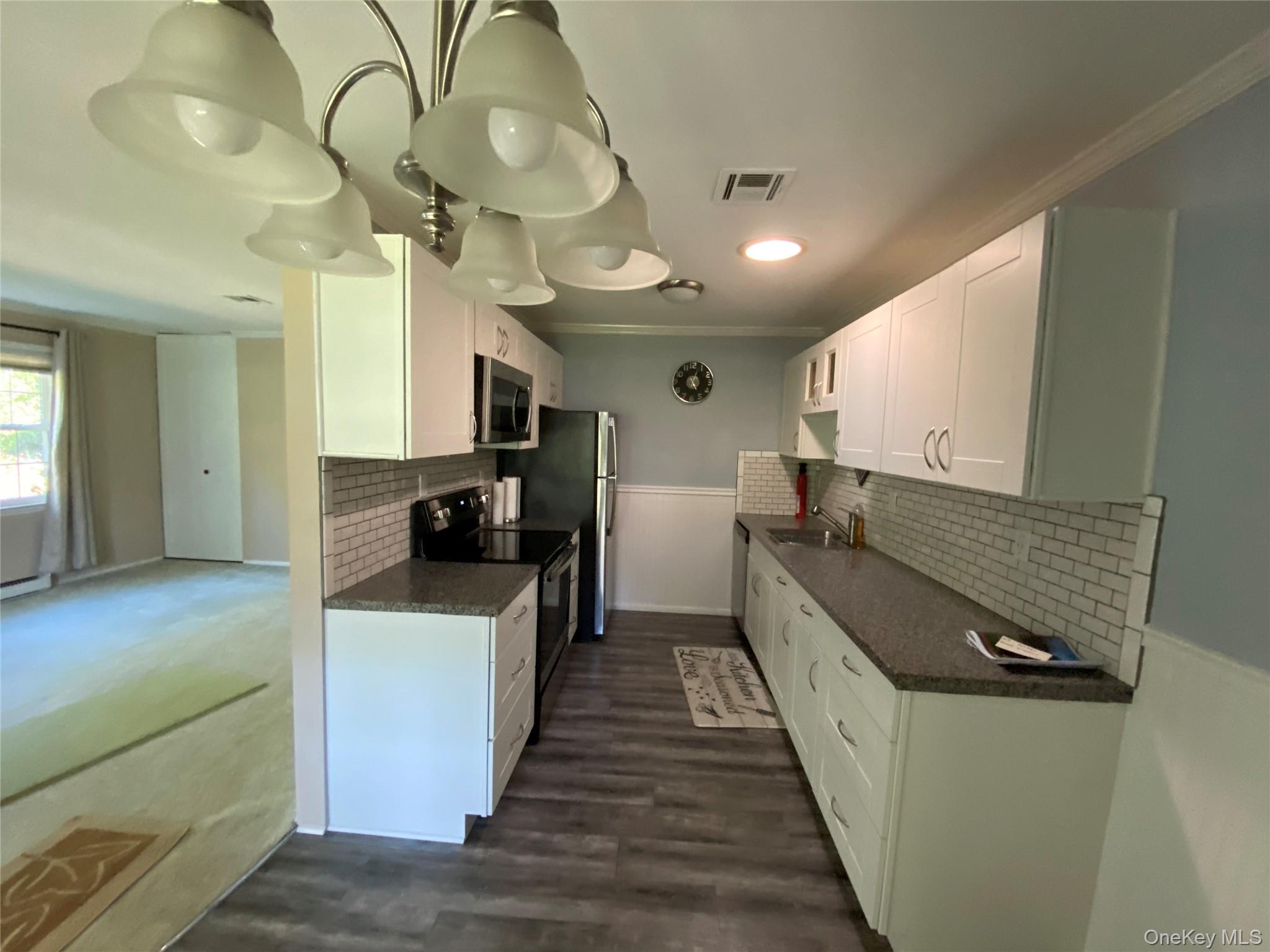 274 Berwick Court, Unit A Ridge, NY 11961 - Photo 4 of 31