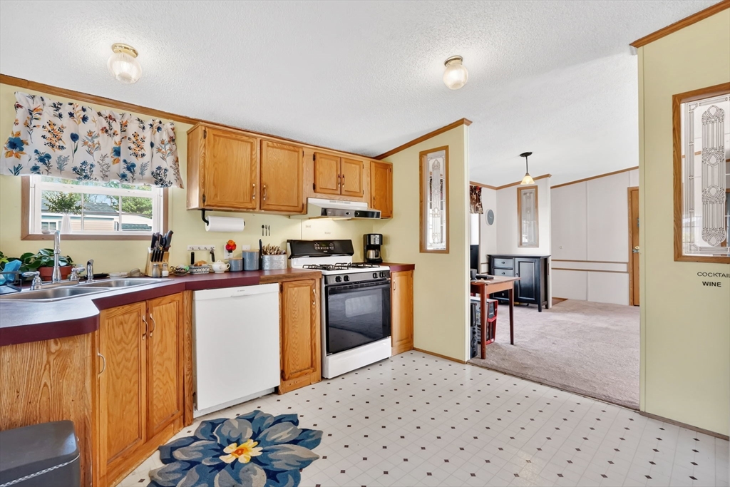 27 Somerset Road Chicopee, MA 01020 - Photo 20 of 33