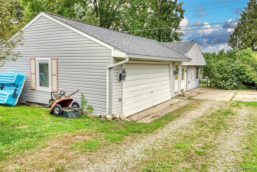 5902 Bullard Road Fenton, MI 48430 - Photo 24 of 36