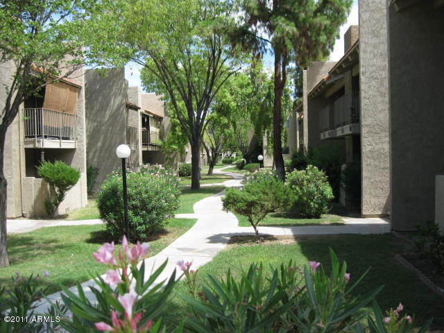5525 East Thomas Road, Unit 4I Phoenix, AZ 85018 - Photo 1 of 15 Community