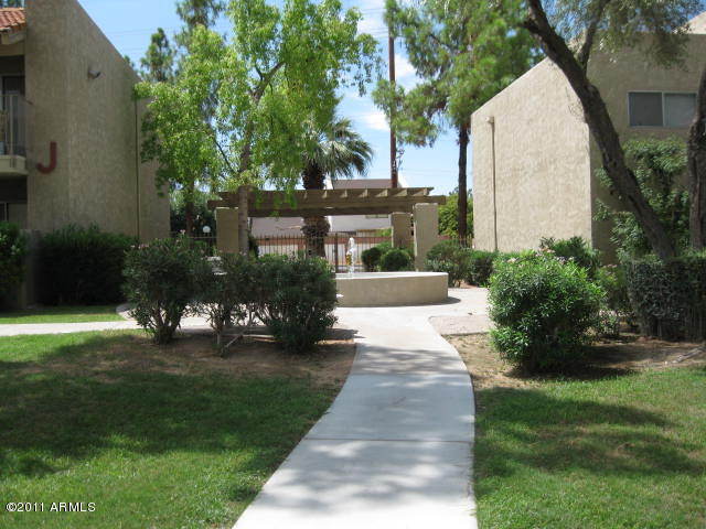 5525 East Thomas Road, Unit 4I Phoenix, AZ 85018 - Photo 3 of 15 Community