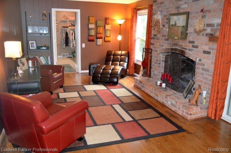 31245 Old Stage Road Franklin, MI 48025 - Photo 4 of 21 Kitchen open to family room