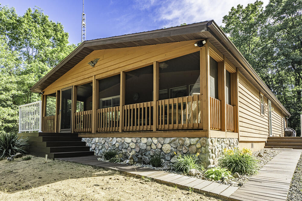 5026 West Harrison Road Hart, MI 49420 - Photo 1 of 52