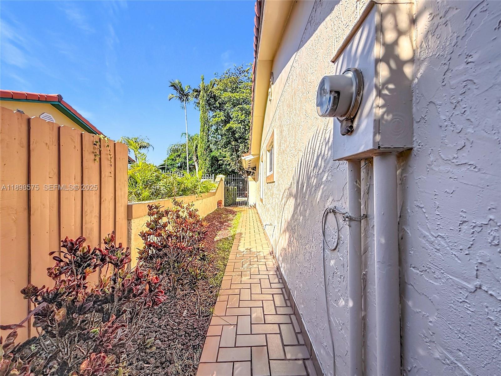 5415 Southwest 135th Court Miami, FL 33175 - Photo 19 of 28 Paved Walkway