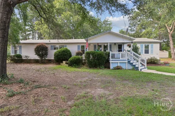 $259,900 | 124 Edgewater Drive, Bloomingdale, GA 31302