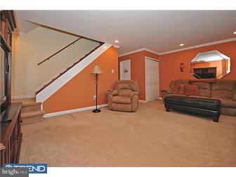 3313 Lester Road Philadelphia, PA 19154 - Photo 5 of 12 Living Room