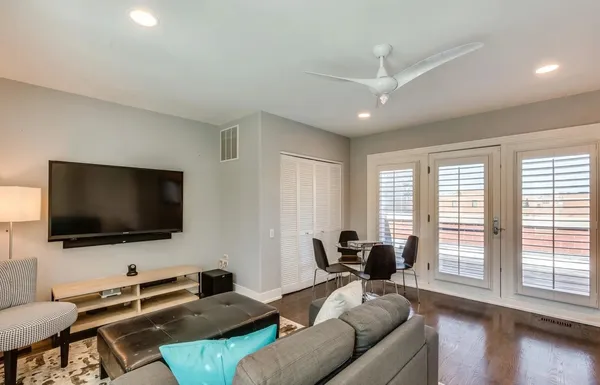 $7,500 | 111 South Aberdeen Street, Chicago, IL 60607