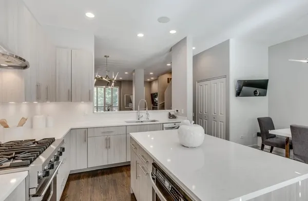 $7,500 | 111 South Aberdeen Street, Chicago, IL 60607