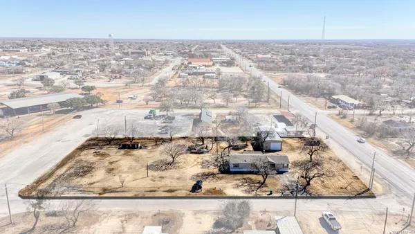 $295,000 | 708 Mesquite Street, Jourdanton, TX 78026