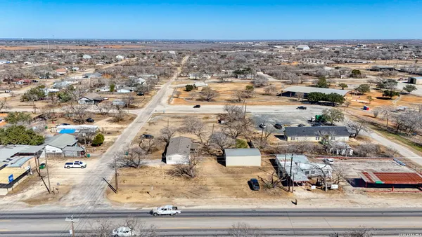 $295,000 | 708 Mesquite Street, Jourdanton, TX 78026