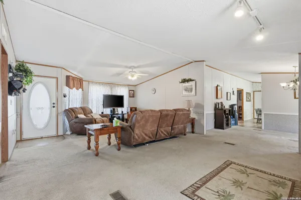 $295,000 | 708 Mesquite Street, Jourdanton, TX 78026