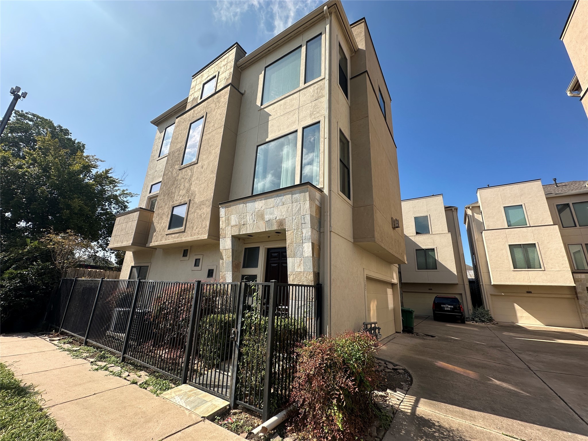 3 bedroom 3 bathroom corner property