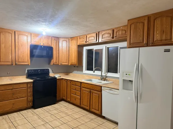 $174,999 | 310 North John Street, Decatur, MI 49045
