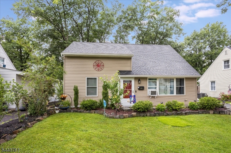 30 Hunterdon Road West Orange, NJ 07052 - Photo 2 of 28