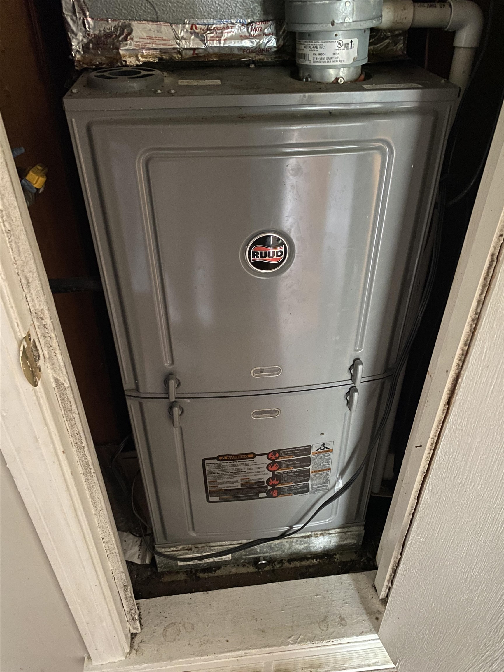 4455 Riche Road Memphis, TN 38128 - Photo 16 of 19 a utility room with washer and dryer