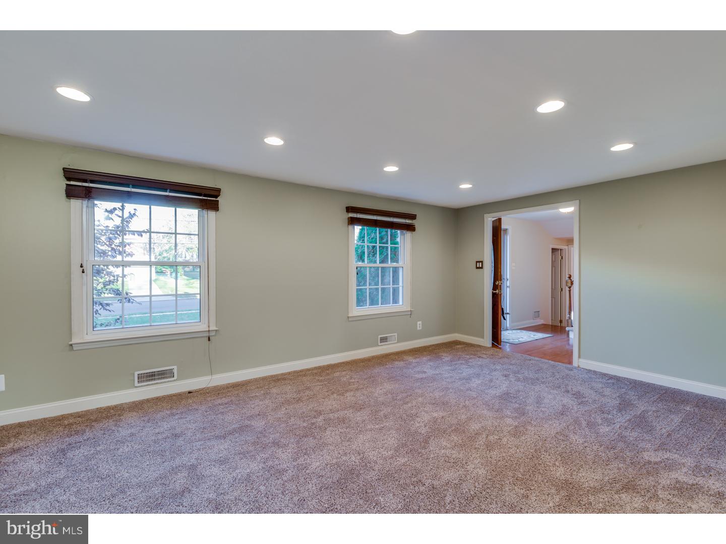 167 Pearl Croft Road Cherry Hill, NJ 08034 - Photo 14 of 22 Living Room