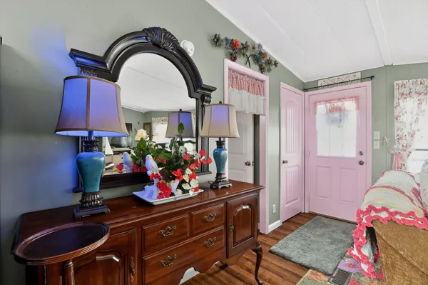 a view of entryway with furniture