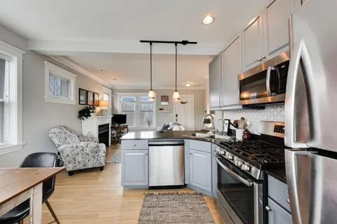 $399,000 | 3351 North Clifton Avenue, Unit 2E, Chicago, IL 60657