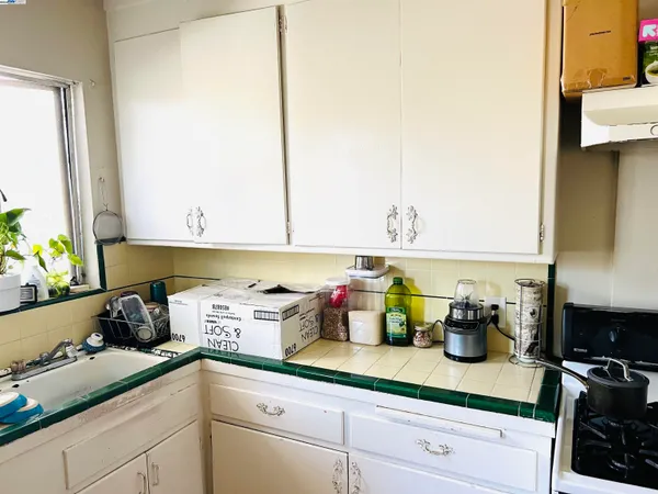 $830,000 | 10926 Bancroft Avenue, Oakland, CA 94603