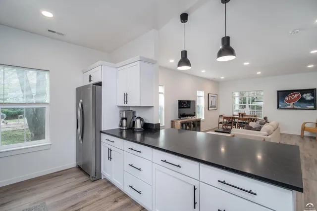 $535,000 | 1320 Pennsylvania Street, Unit APARTMENT ABOVE GARAGE, Lawrence, KS 66044