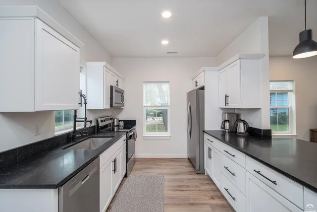 $535,000 | 1320 Pennsylvania Street, Unit APARTMENT ABOVE GARAGE, Lawrence, KS 66044