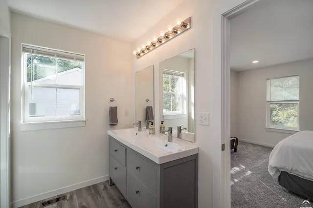 $535,000 | 1320 Pennsylvania Street, Unit APARTMENT ABOVE GARAGE, Lawrence, KS 66044