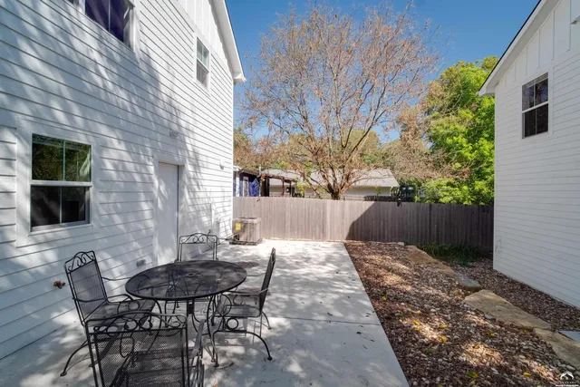 $535,000 | 1320 Pennsylvania Street, Unit APARTMENT ABOVE GARAGE, Lawrence, KS 66044