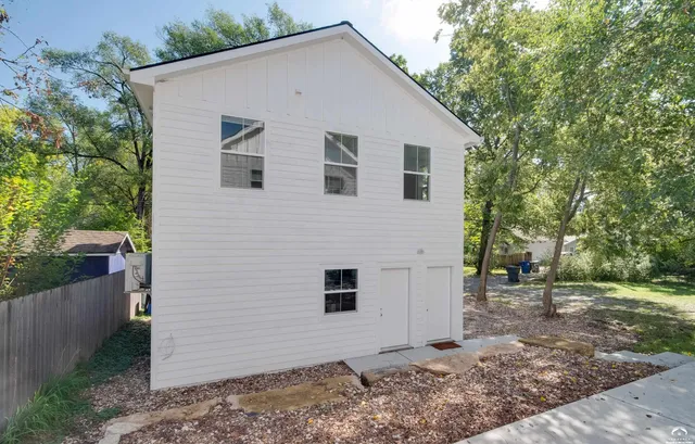 $535,000 | 1320 Pennsylvania Street, Unit APARTMENT ABOVE GARAGE, Lawrence, KS 66044