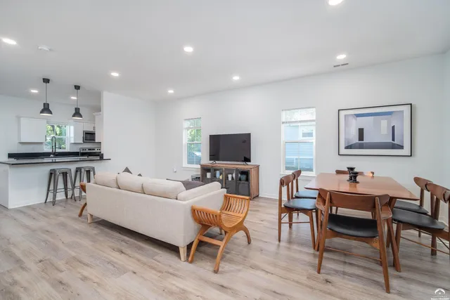 $535,000 | 1320 Pennsylvania Street, Unit APARTMENT ABOVE GARAGE, Lawrence, KS 66044