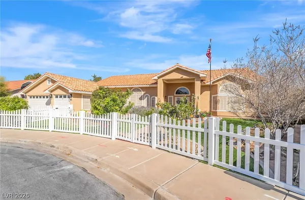 $1,100,000 | 396 East Country Club Drive, Henderson, NV 89015