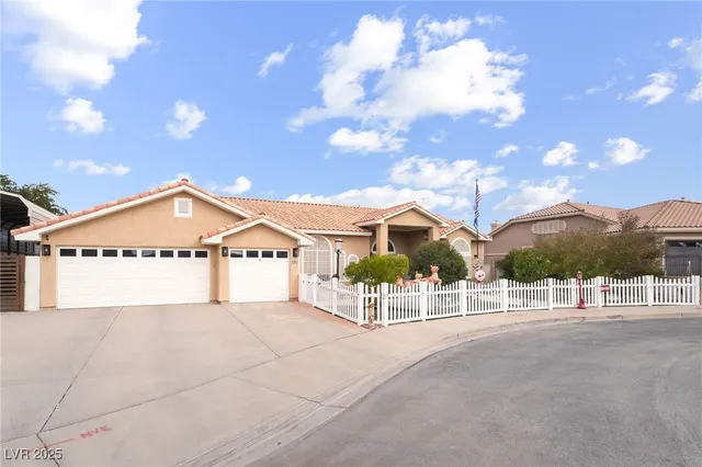 $1,150,000 | 396 East Country Club Drive, Henderson, NV 89015