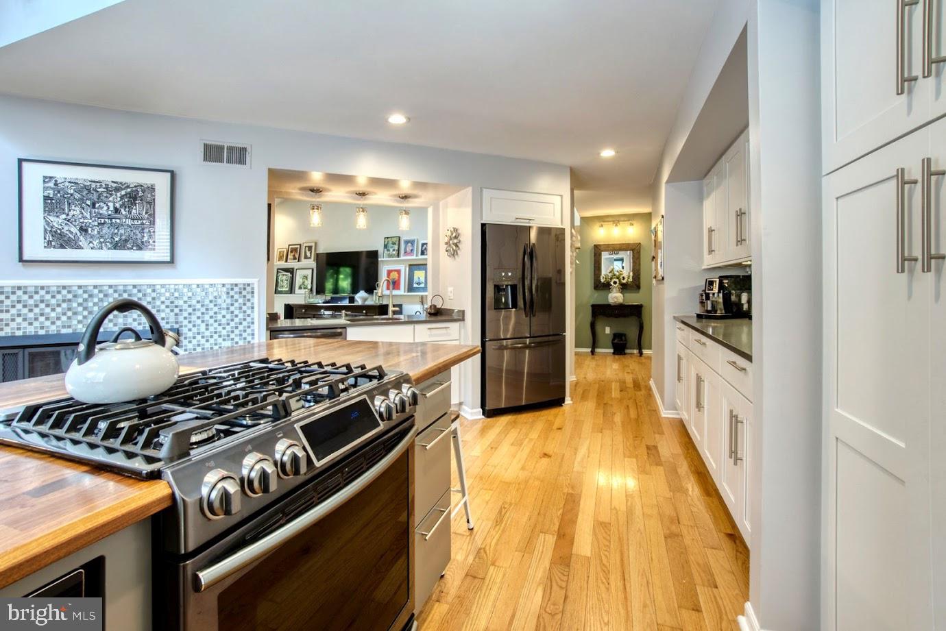 2122 South Bay Lane Reston, VA 20191 - Photo 10 of 41 5 Burner gas range makes preparing meals a delight