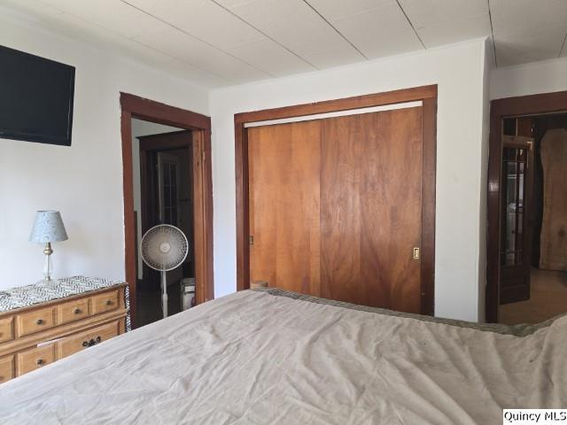 102 Center Street Augusta, IL 62311 - Photo 27 of 31 a bedroom with a bed and a dresser